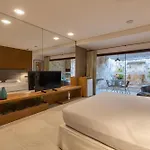 Status Motel