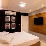 Status Motel